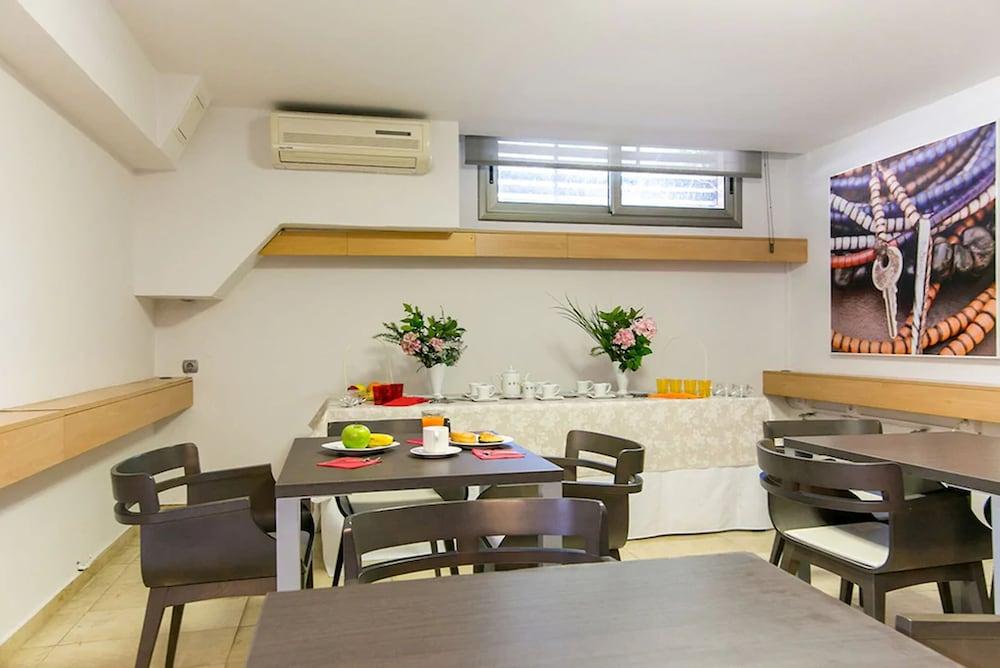Aparthotel Bardon Castelldefels Extérieur photo