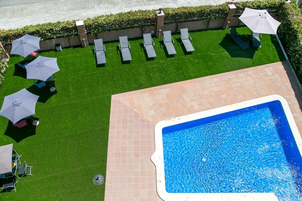 Aparthotel Bardon Castelldefels Extérieur photo