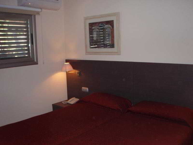 Aparthotel Bardon Castelldefels Extérieur photo